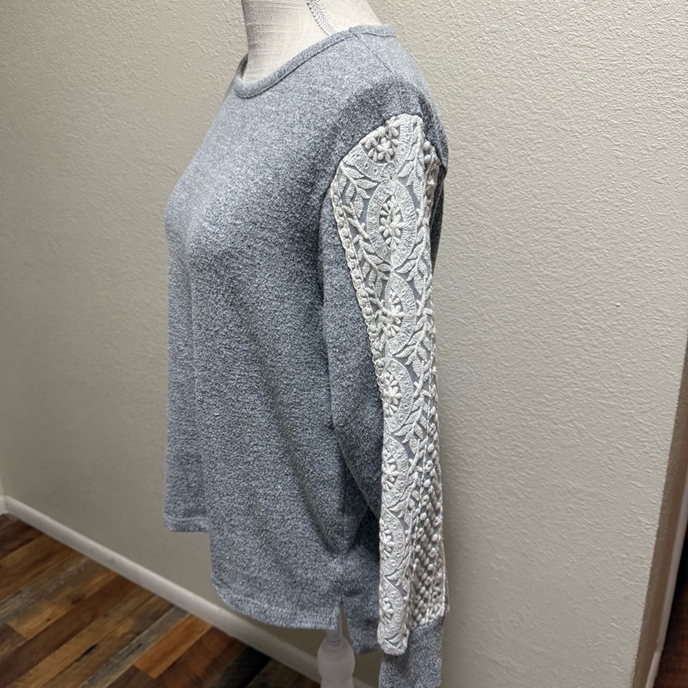 FN Flora Nikrooz - Gray Lace Sleeve Women's Top - Size Medium